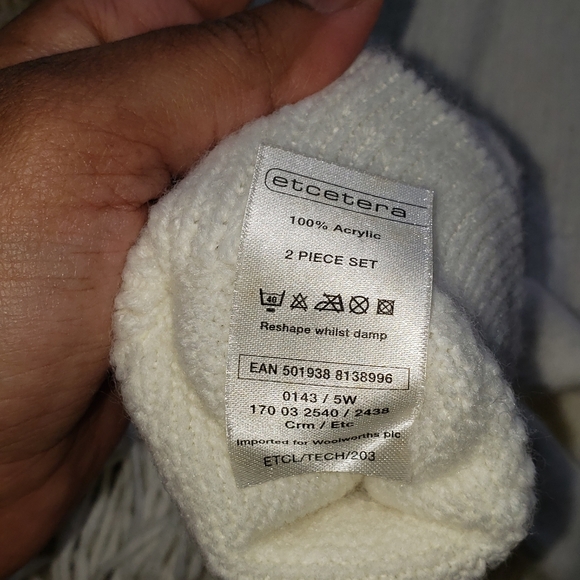 Ivory scarf and mitten set - Picture 2 of 2